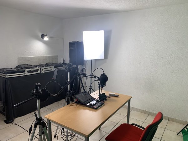 Studio photo, studio de tournage vidéo, studio d'enregistrement, streaming studio
